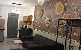 Studio Meuble 4Km Aeroport Charleroi